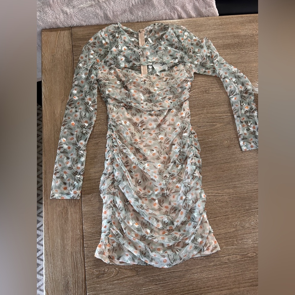 Selfie Leslie dress